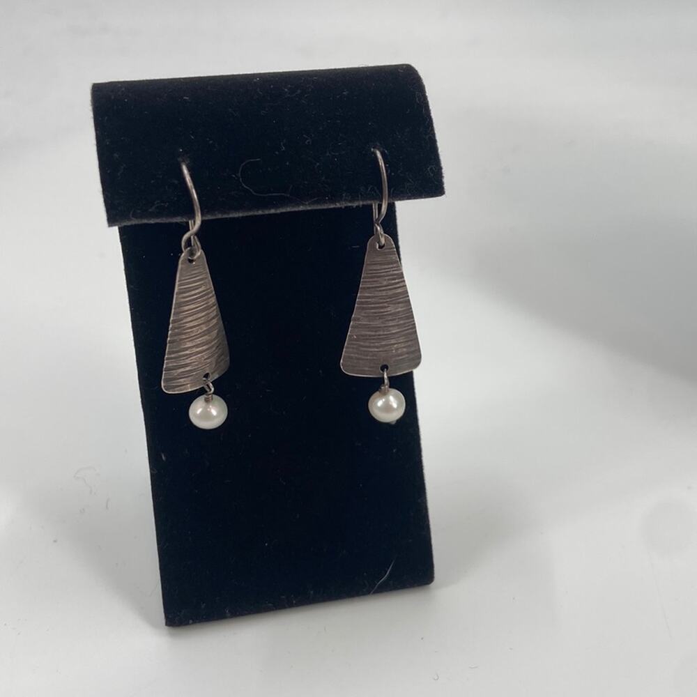 Dona 925 triangle pearl earrings